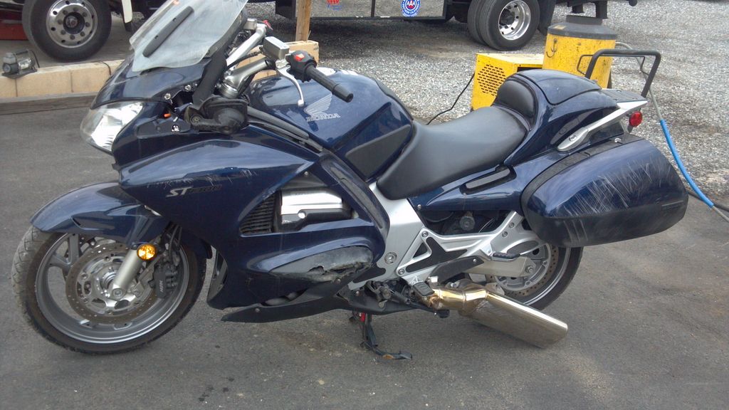 Wrecked 2004 Honda ST1300